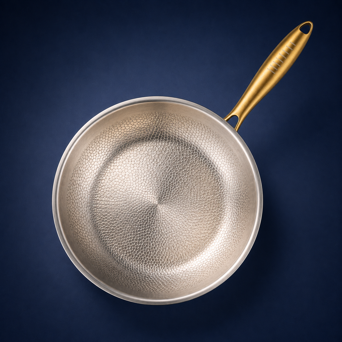 Wok en titane Maison Ferré® à manche or, vue du dessus