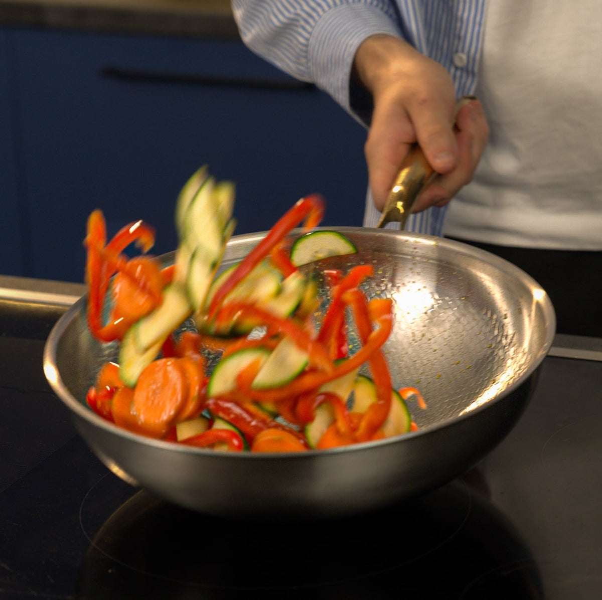 Batterie de cuisine complète Signature en titane (14 pièces) – vue détaillée